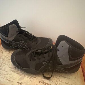 ASICS Wrestling Shoes - Size 10